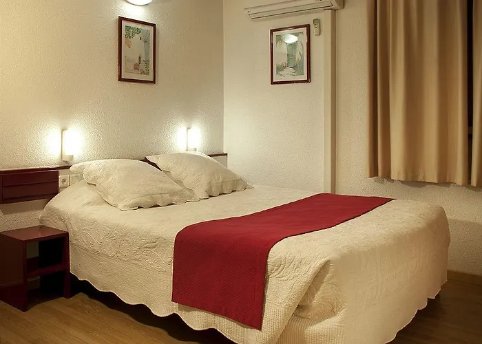 Fasthotel De Marsan - Un Fh Collection فندق 2*